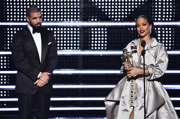Drake Presents Rihanna With The Vanguard Award [VIDEO]