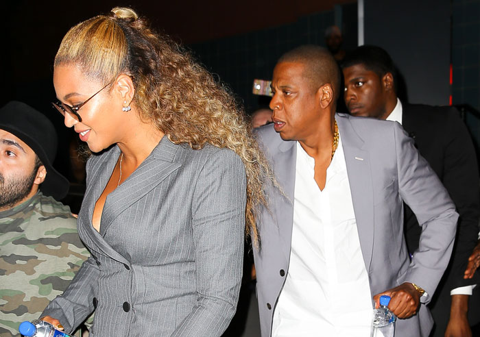 Jay Z Protects Beyoncé From a Fan [VIDEO]