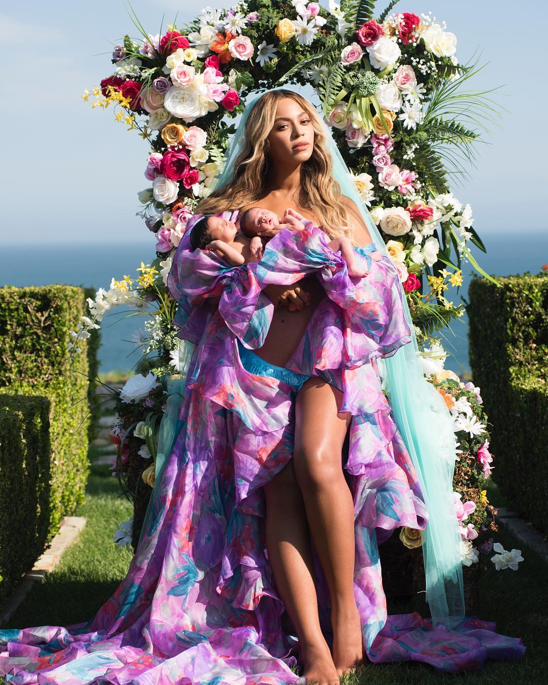 PHOTOS: Beyoncé Reveals the Carter Twins