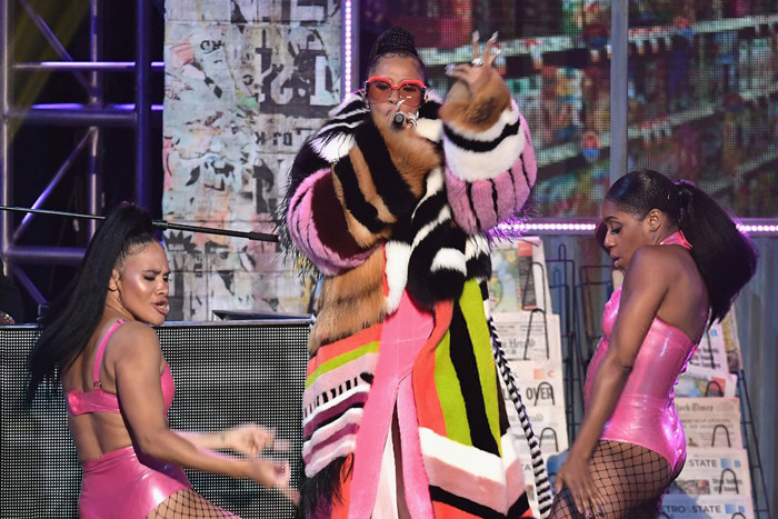 Cardi B Performs at the 2017 BET #HipHopAwards [VIDEO]