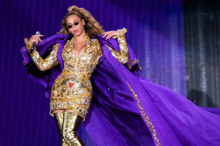 Beyoncé Experiences a Stage Malfunction in Poland [VIDEO]