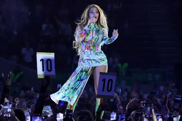 Beyoncé Helped a Couple Out with their Gender Reveal [VIDEO]